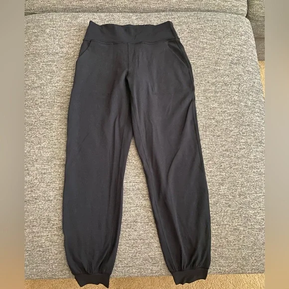 Lululemon Align Joggers - size 6 - black - Picture 3 of 6